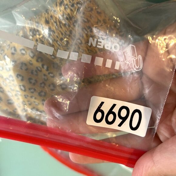 Cropped yellow cheetah print bubble sleeve‎ smocked top size small - Picture 9 of 9